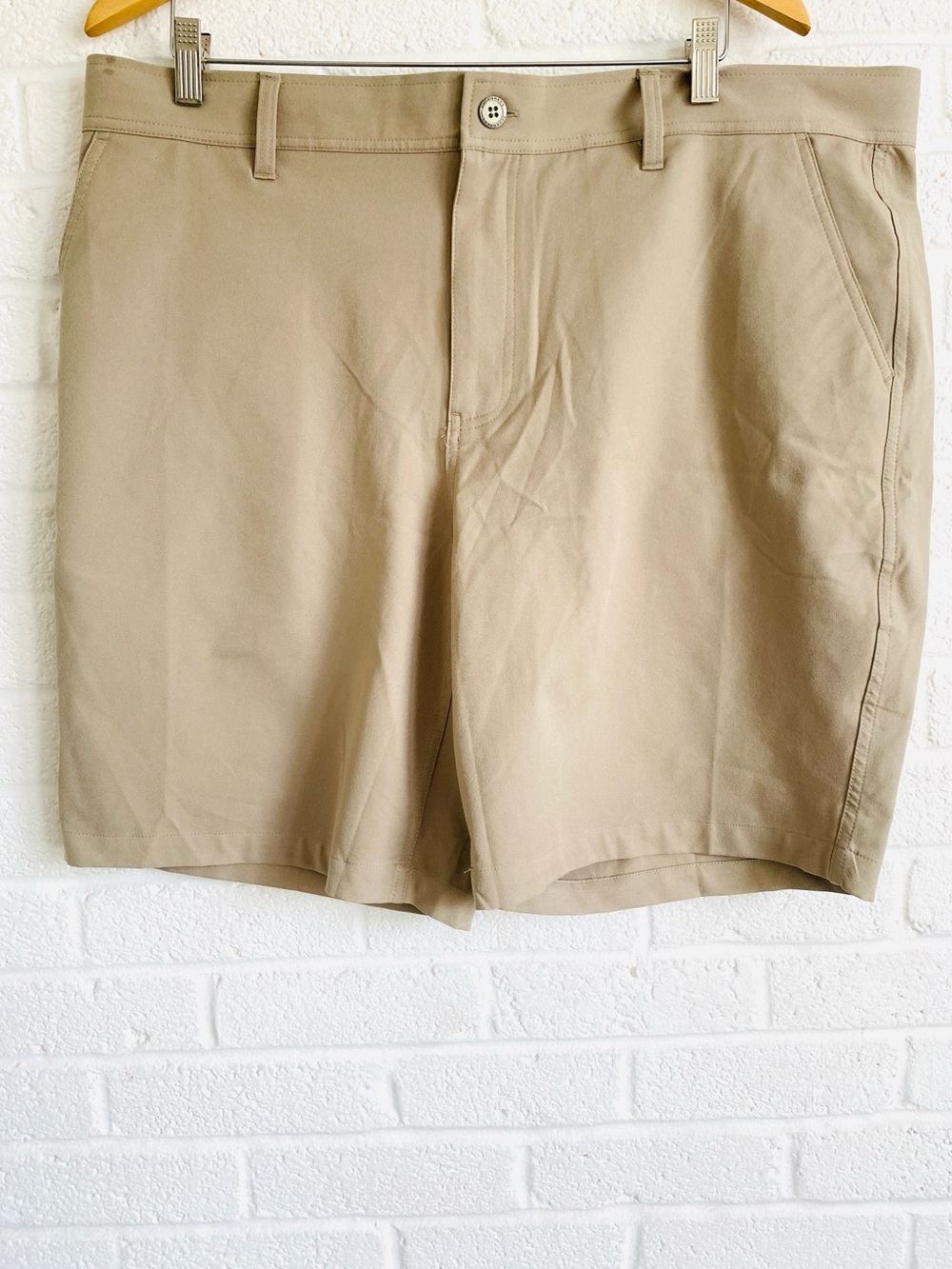 32 Degrees Cool Men's Classic Khaki Shorts Neutral Beige Performance 40